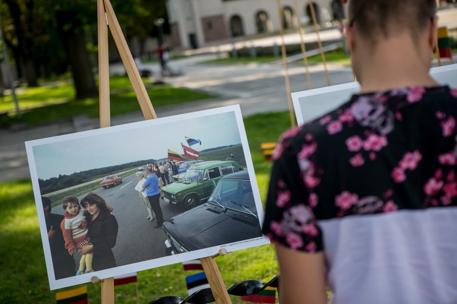 Vienybės aikštėje paminėtos 32-osios Baltijos kelio metinės