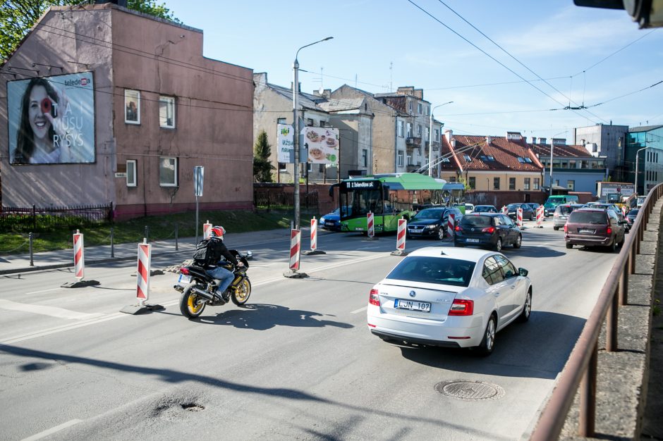 Prieš Kauno pilies žiedinės sankryžos rekonstrukciją vairuotojus jau pasitiko spūstys