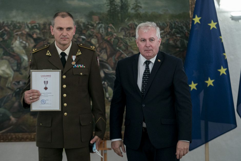 Apdovanoti kariai, padėję vykdyti afganistaniečių evakuaciją