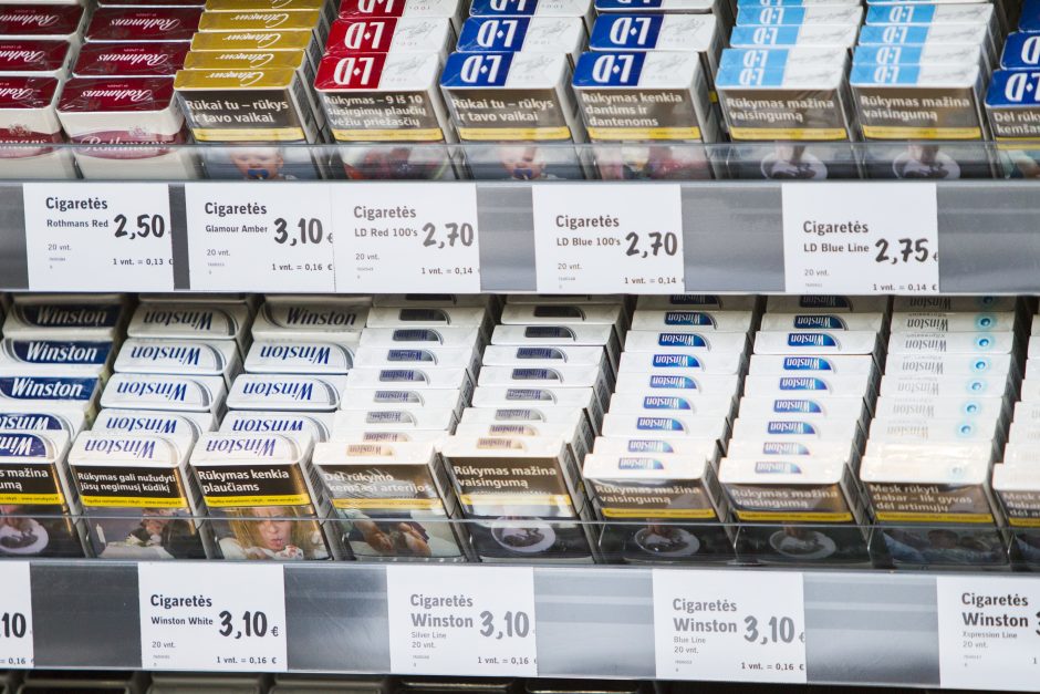Siūloma parduotuvėse nedemonstruoti cigarečių