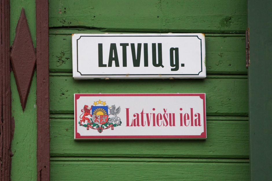 Teismo verdiktas: dvikalbės lentelės Vilniuje nepažeidžia įstatymų