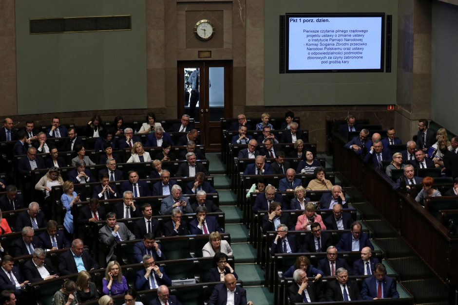 Lenkų parlamentarai pritarė Holokausto įstatymo pataisoms