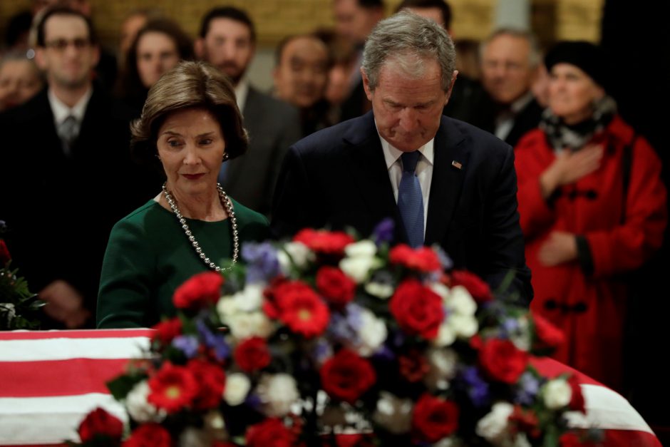 JAV atsisveikina su Dž. H. W. Bušu