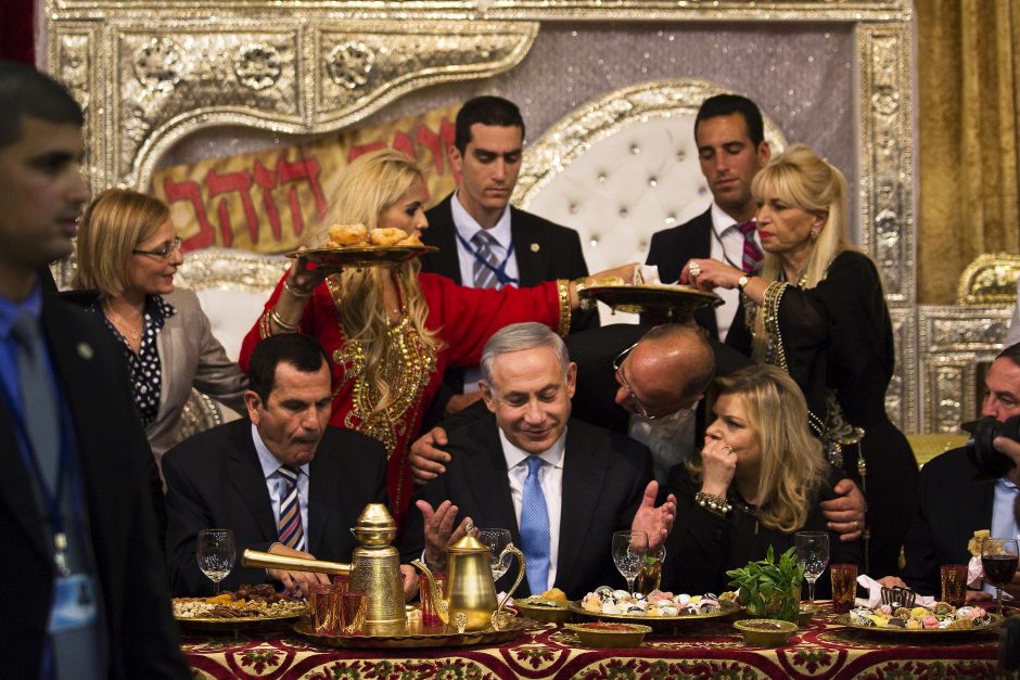 B. Netanyahu fenomenas: nuo kaltinimų korupcija saugo taikdario įvaizdis
