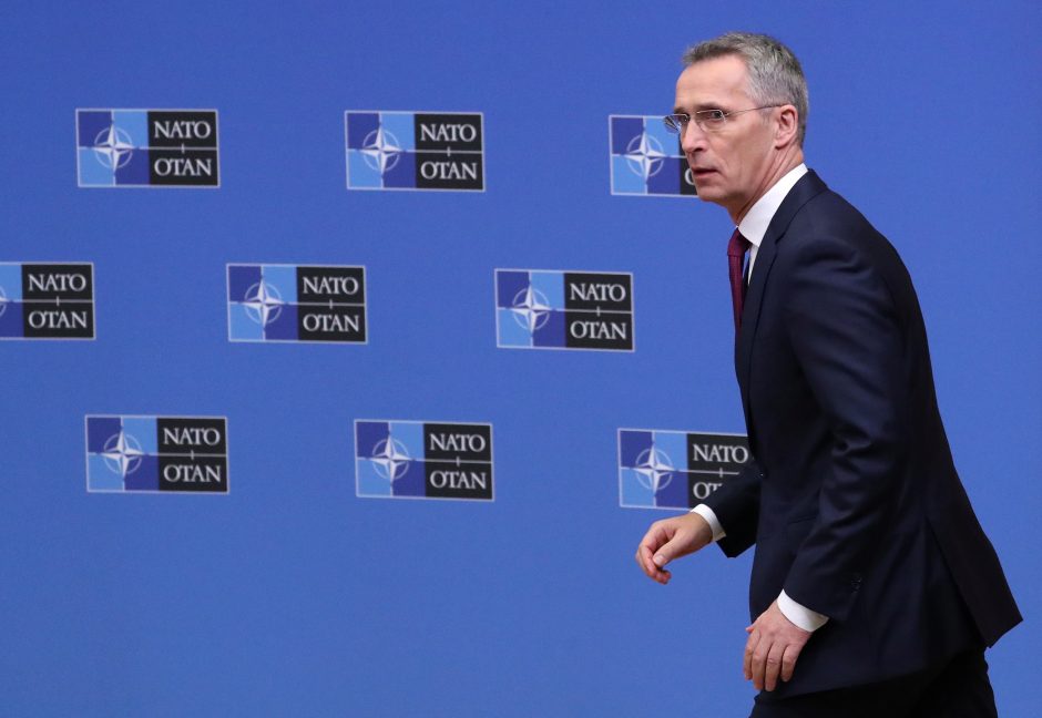 J. Stoltenbergas: NATO rimtai vertina nerimą dėl „Huawei“