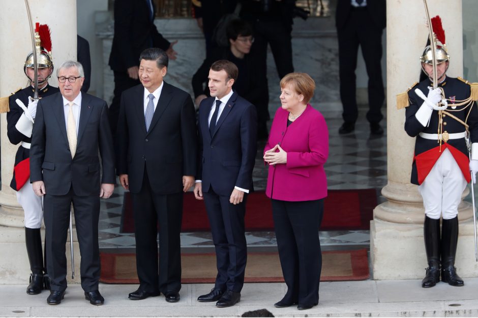 Xi Jinpingas: ES ir Kinija nepaisant abipusių įtarimų juda pirmyn