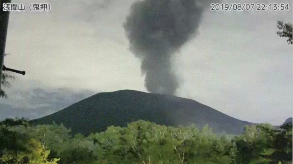 Šalia Tokijo išsiveržė Asamos ugnikalnis