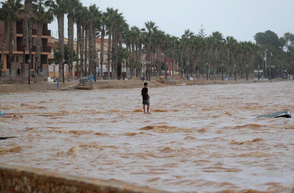 Per potvynius Ispanijoje žuvusių žmonių skaičius padidėjo iki penkių