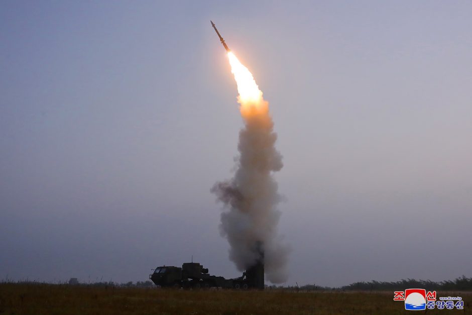Žiniasklaida: Šiaurės Korėja išbandė priešlėktuvinę raketą