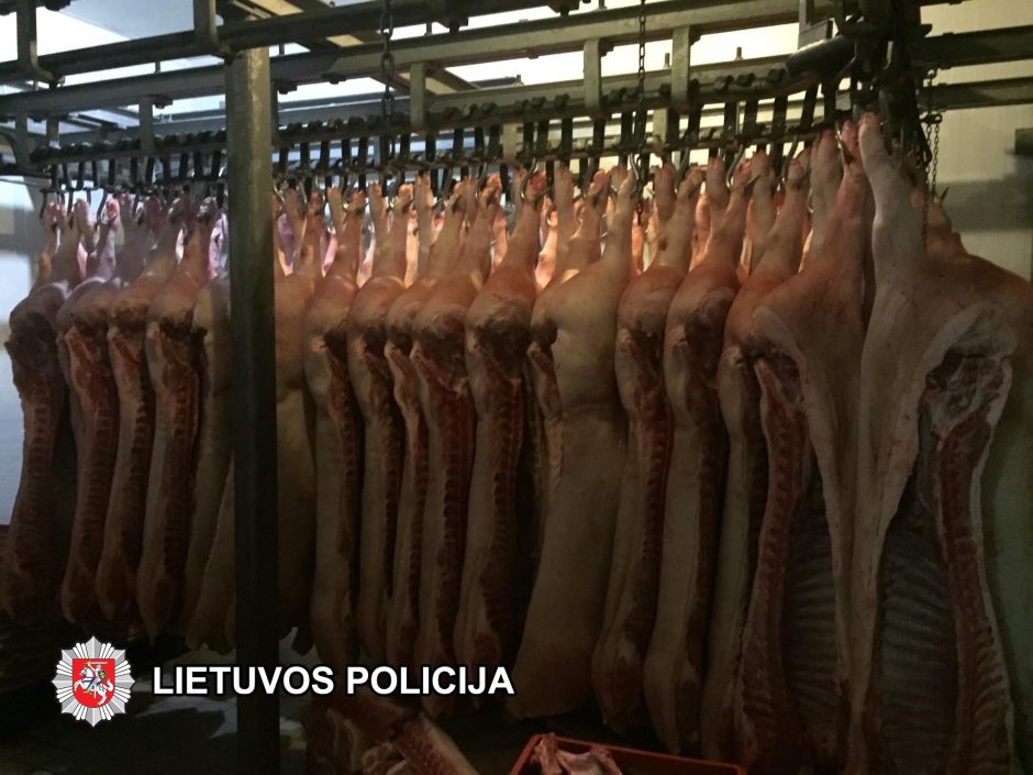 Smūgis šešėliniam prekybos mėsa verslui: įtarimai pareikšti 33 asmenims