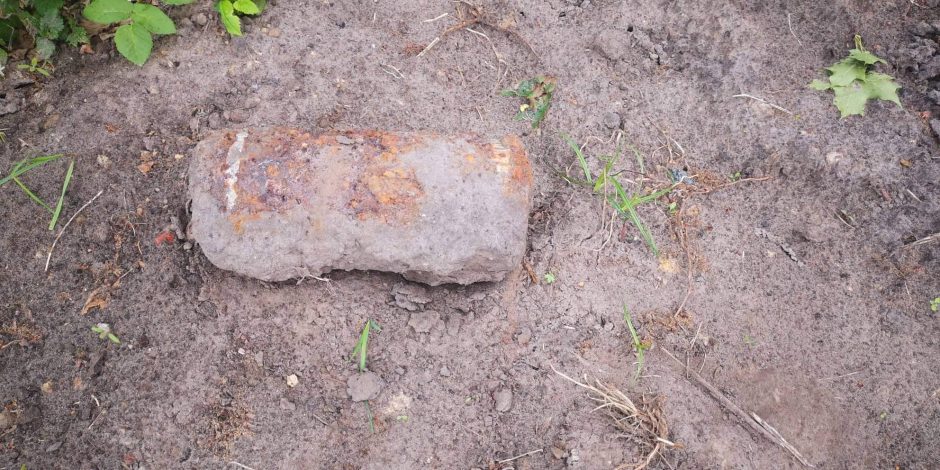 Kauno rajone sodyboje rastas į sprogmenį panašus daiktas