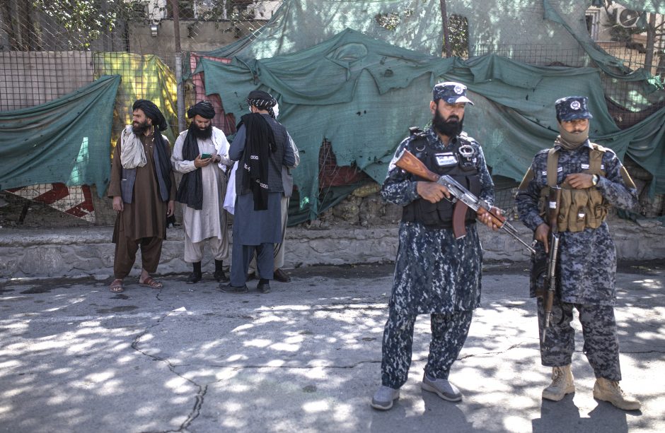 Sprogimas Afganistano mečetėje pareikalavo mažiausiai trijų gyvybių