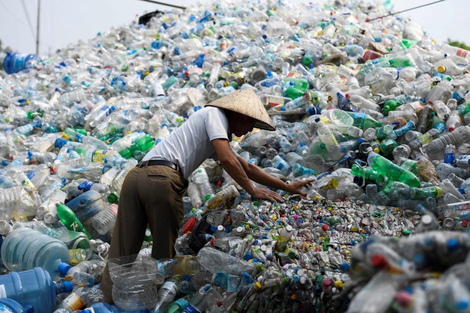 Per pasaulį ritasi vienkartinių plastiko gaminių draudimo banga