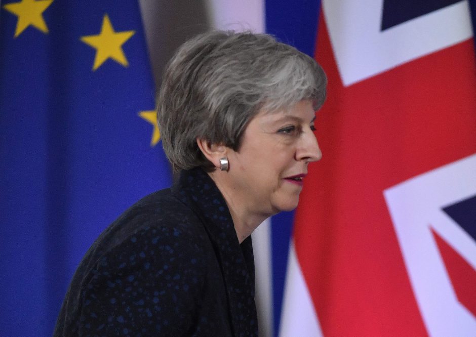 „Brexit“ atidėjimas: Th. May vėl bandys įtikinti užsispyrusius parlamentarus