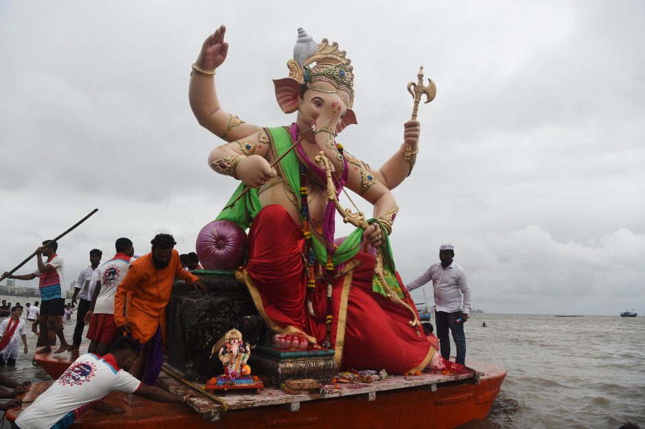 Indijoje per hinduistų apeigas nuskendo daugiau kaip 30 maldininkų