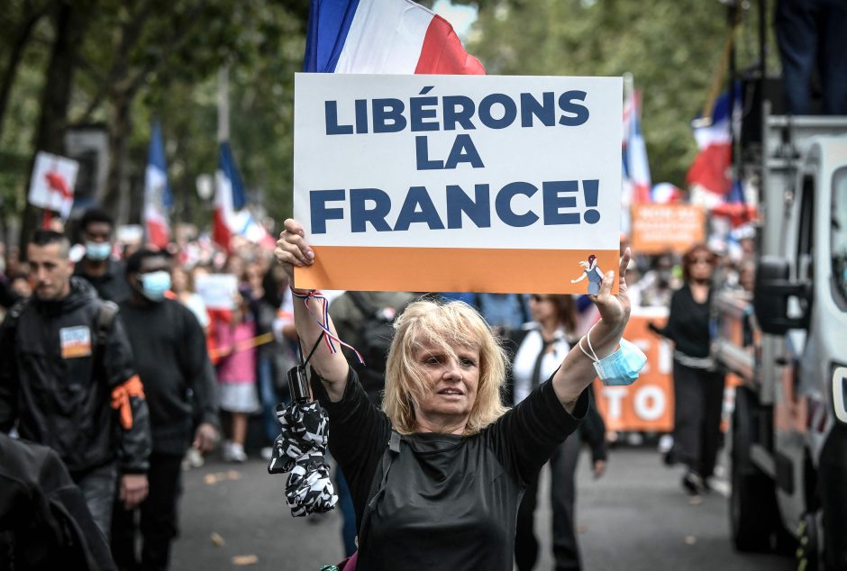 Prancūzijoje protestuose prieš „sveikatos pasus“ dalyvavo beveik ketvirtis milijono žmonių