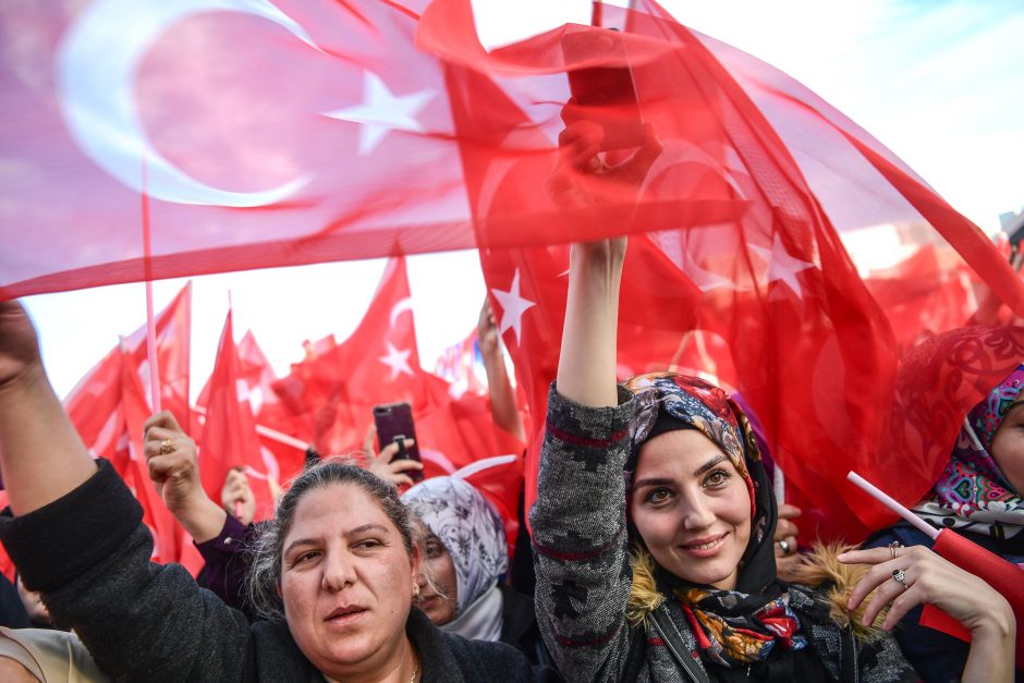 Turkija rekomenduoja savo piliečiams atsisakyti kelionių į JAV