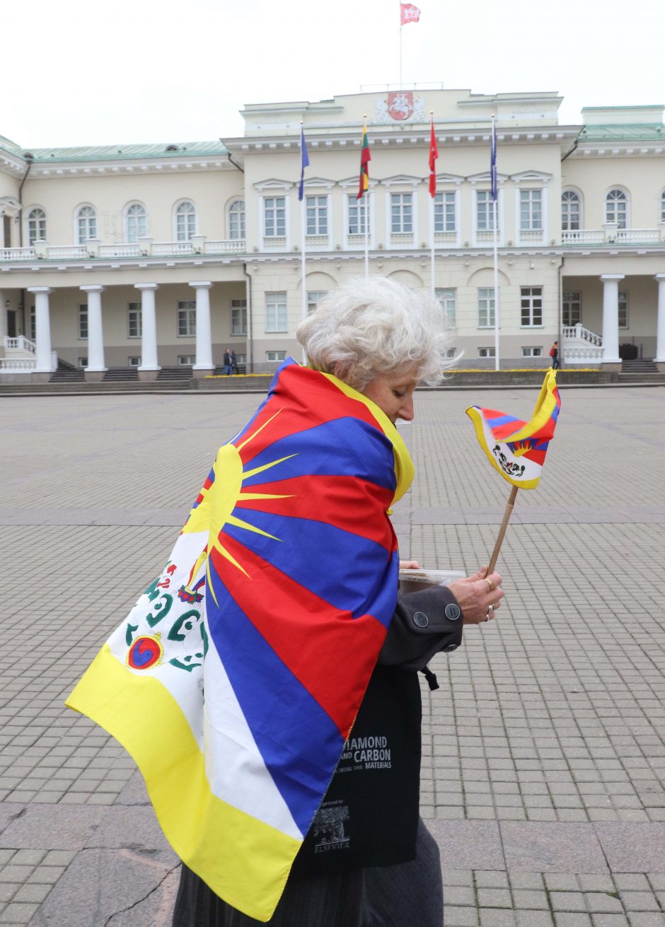 Tibeto rėmėjai prezidentės darbotvarkėje pasigenda dėmesio žmogaus teisėms
