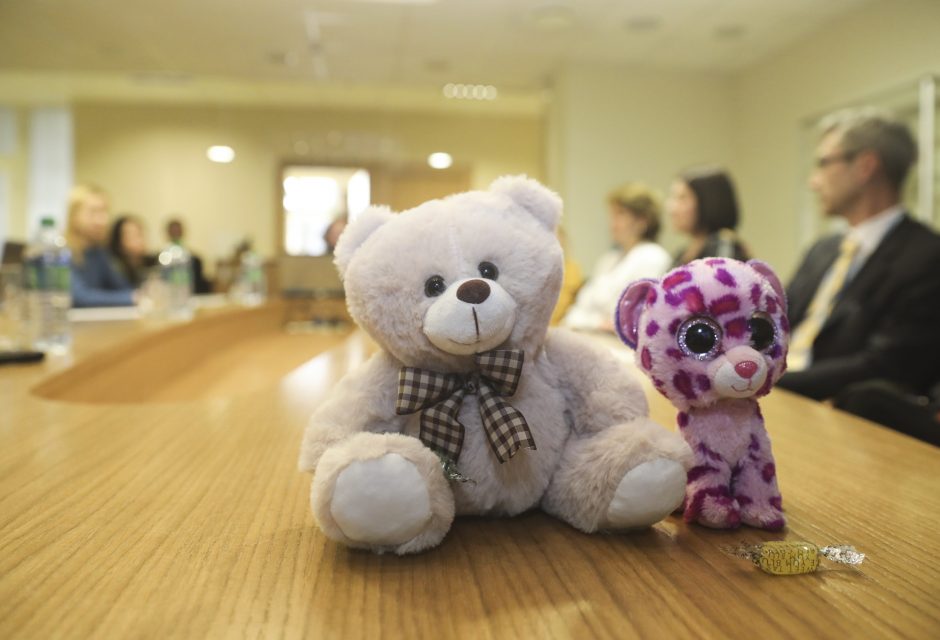 Seimas priėmė vaiko teisių apsaugos įstatymo pataisas: kas keisis?
