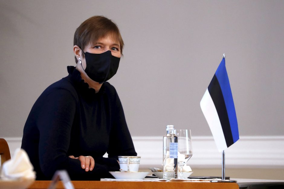 Estijos prezidentė paskiepyta pirmąja „AstraZeneca“ vakcinos nuo COVID-19 doze
