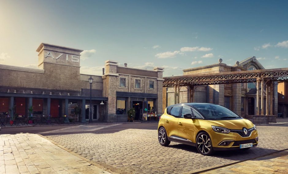 „Renault“ siūlo pamatyti naująjį „Scenic“ jo debiuto išvakarėse