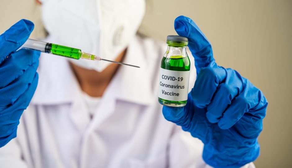 Valstybės kontrolė: vakcina nuo COVID-19 negarantuoja greito ekonomikos atsigavimo 2021 metais