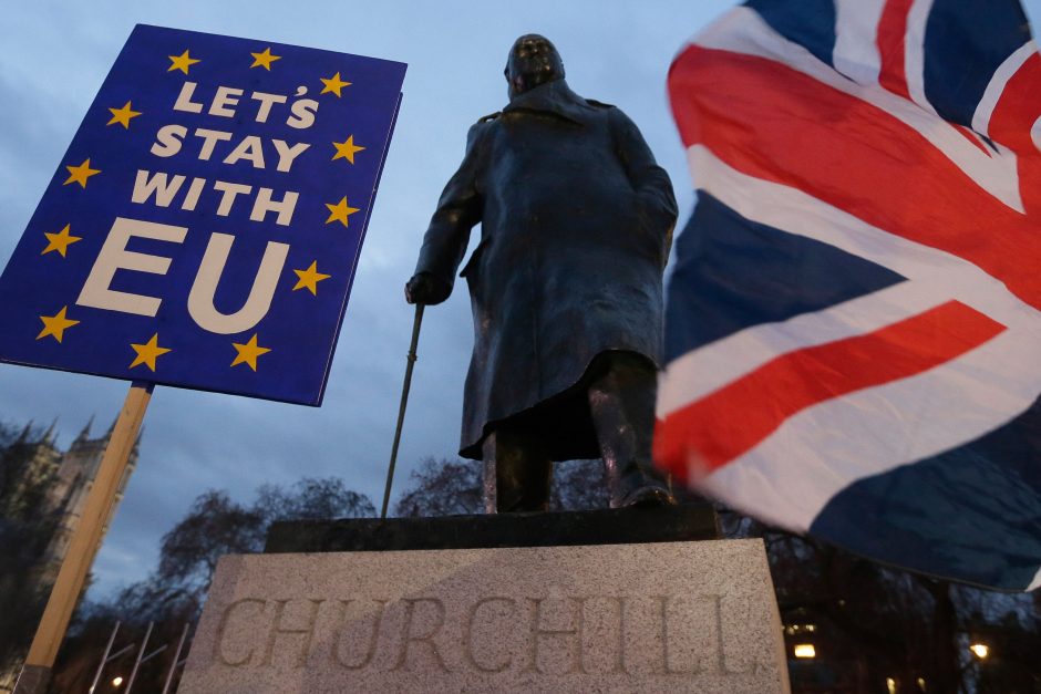 Britų parlamentas atmetė „Brexit“ sutartį