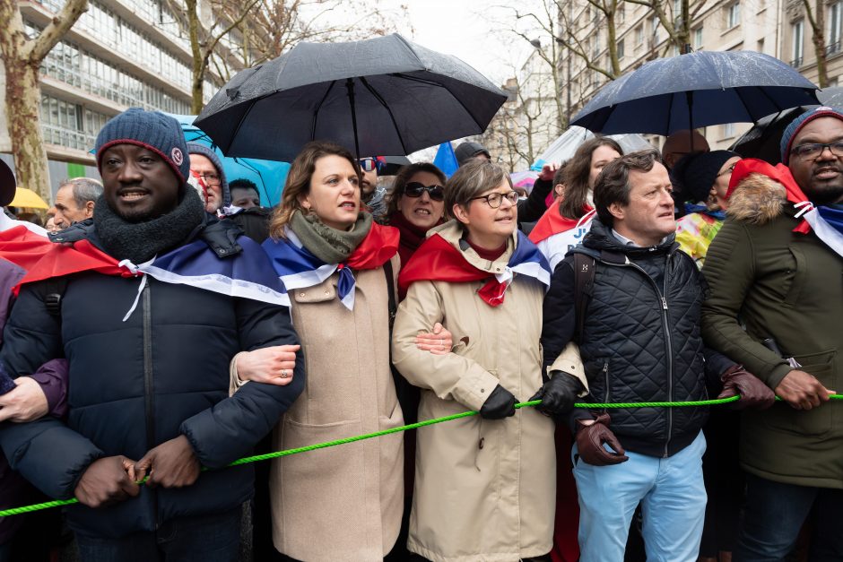 Paryžiuje demonstraciją surengė „raudonieji šalikai“