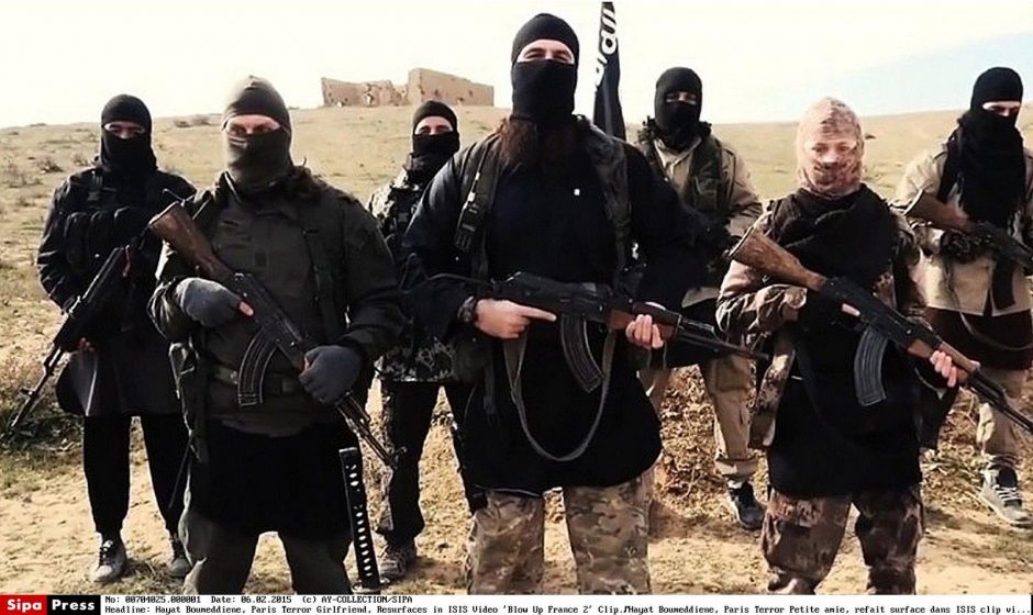 IS džihadistai dykumos kelyje sušaudė 11 žmonių