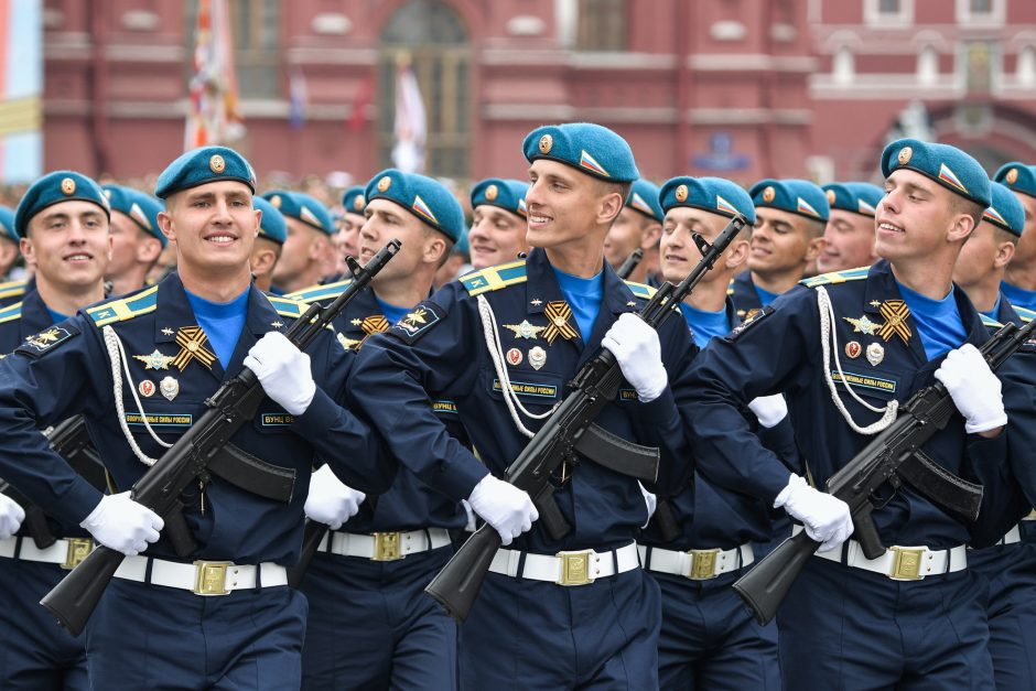 Per Pergalės dienos paradą V. Putinas gyrė Rusijos karinę galią