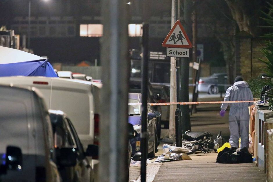 Kraupus nusikaltimas Londone: po eismo įvykio nužudytas nepilnametis vairuotojas