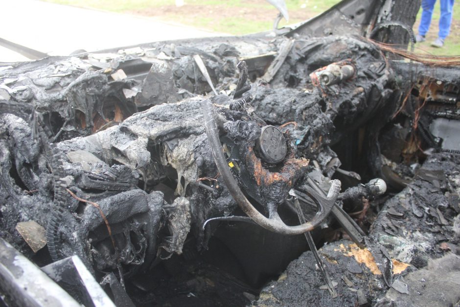 Vilniuje sudegė automobilis, įtariamas padegimas