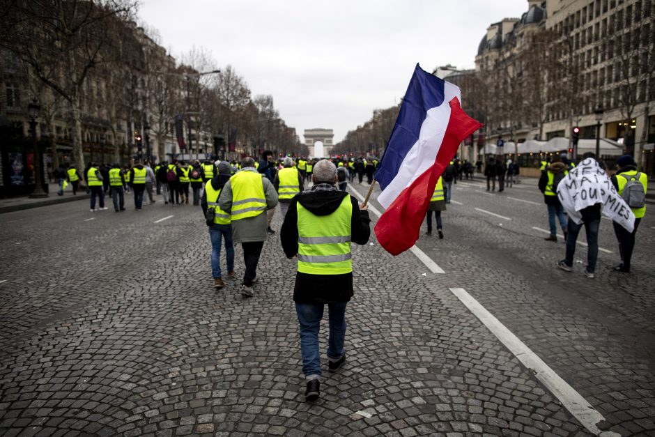 Prancūzijoje vyksta 20-oji „geltonųjų liemenių“ protesto akcija