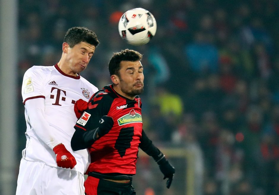 Atsinaujinusiose „Bundesliga“ pirmenybėse „Bayern“ išplėšė sunkią pergalę