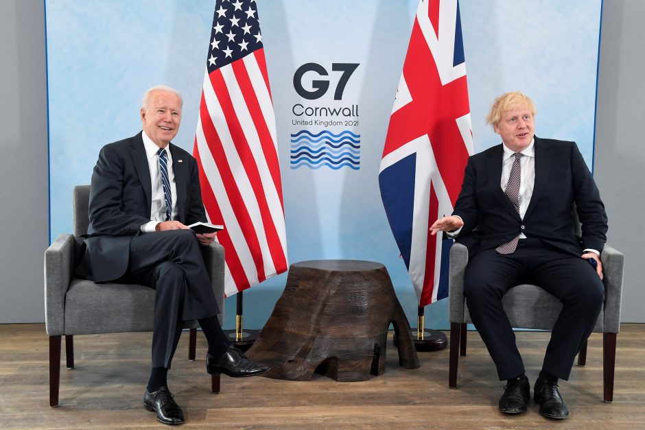 J. Bidenas ir B. Johnsonas susitiko G-7 susitikimo išvakarėse