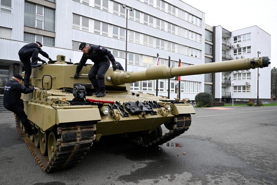 A. Anušauskas: dalis Ramšteino formate dalyvaujančių šalių siųs „Leopard“ tankų Ukrainai 