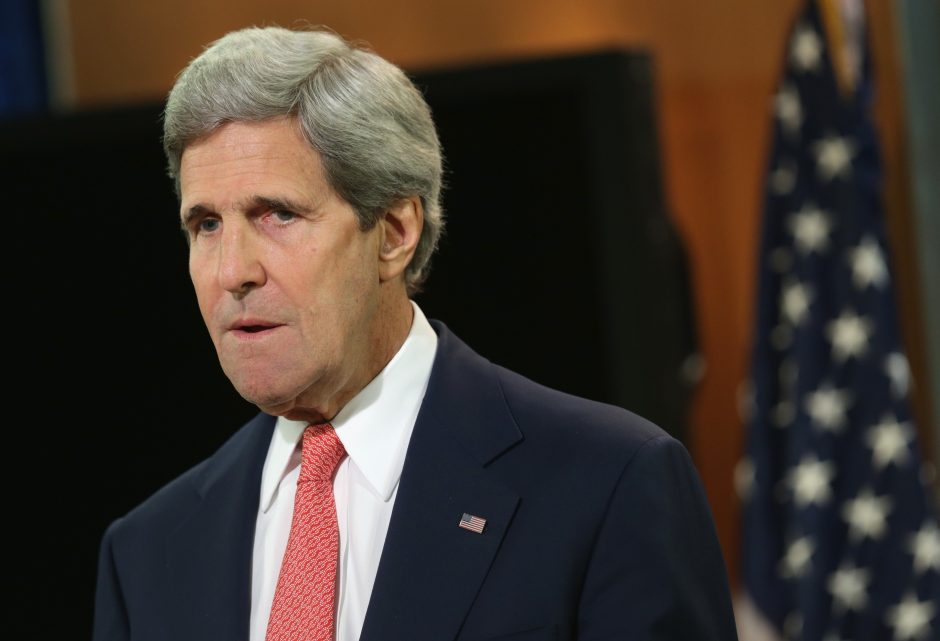 J. Kerry: Rusija turi žengti „konkrečius“ žingsnius krizei Ukrainoje išspręsti