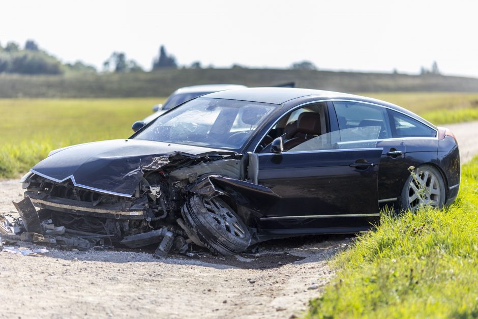 Vilniaus rajone susidūrus automobiliams žuvo vieno jų vairuotojas, sužeista keleivė