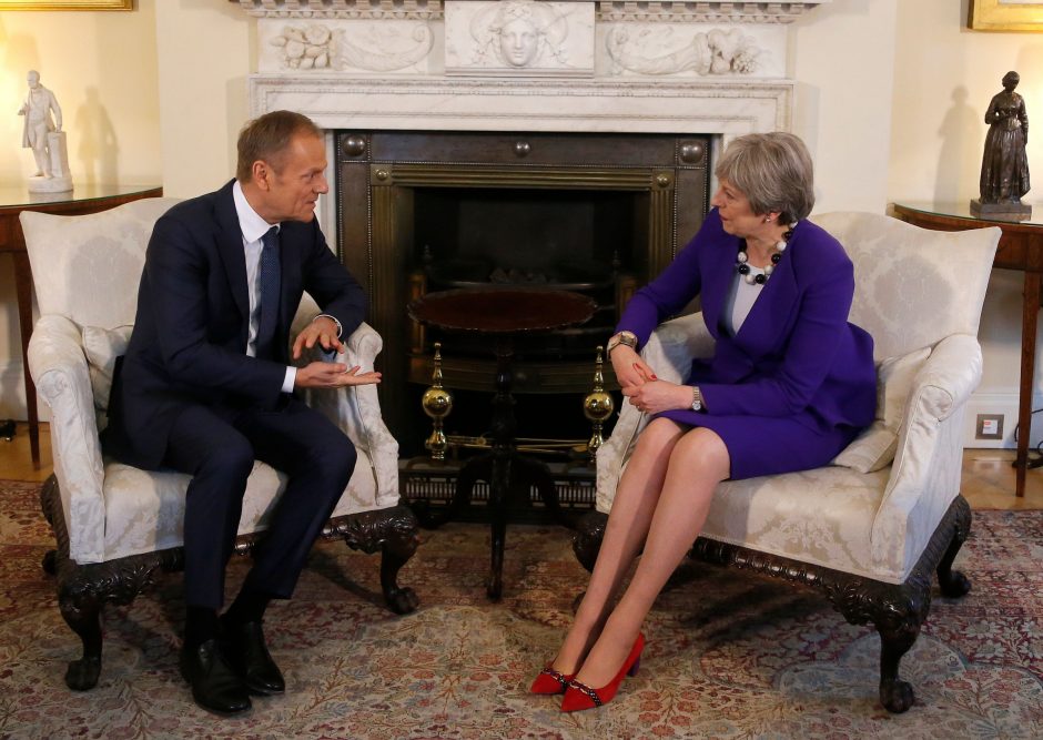 Svarbios Th. May kalbos išvakarėse britų premjerė ir D. Tuskas susitiko Londone