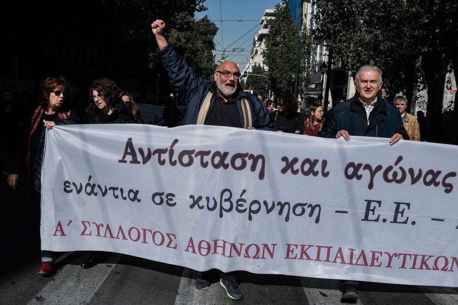 Tūkstančiai žmonių protestuoja Graikijoje prieš naują pensijų reformą