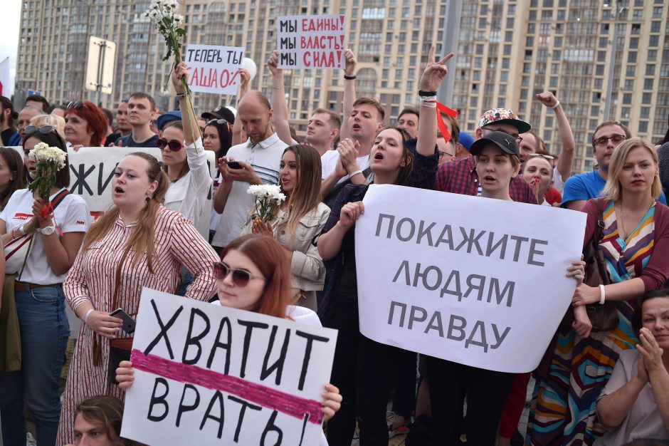 Tūkstančiai protestuotojų Minske ragino A. Lukašenką atsistatydinti