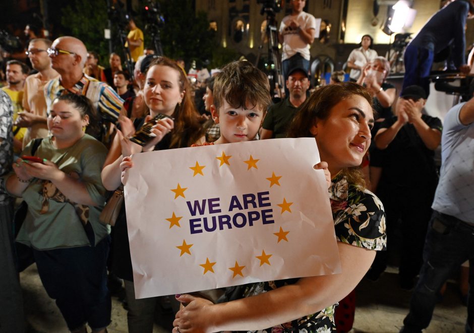 Tbilisyje dešimtys tūkstančių žmonių dalyvavo eitynėse už narystę ES    