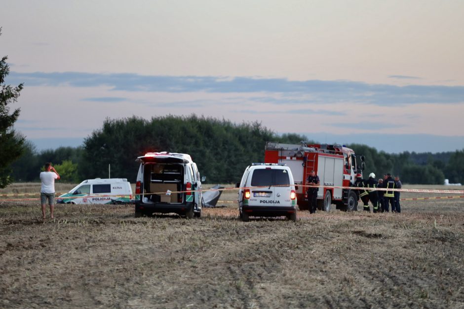 Nelaimė Kauno rajone: Armaniškių kaime nukrito ir užsidegė sportinis lėktuvas, žuvo du žmonės