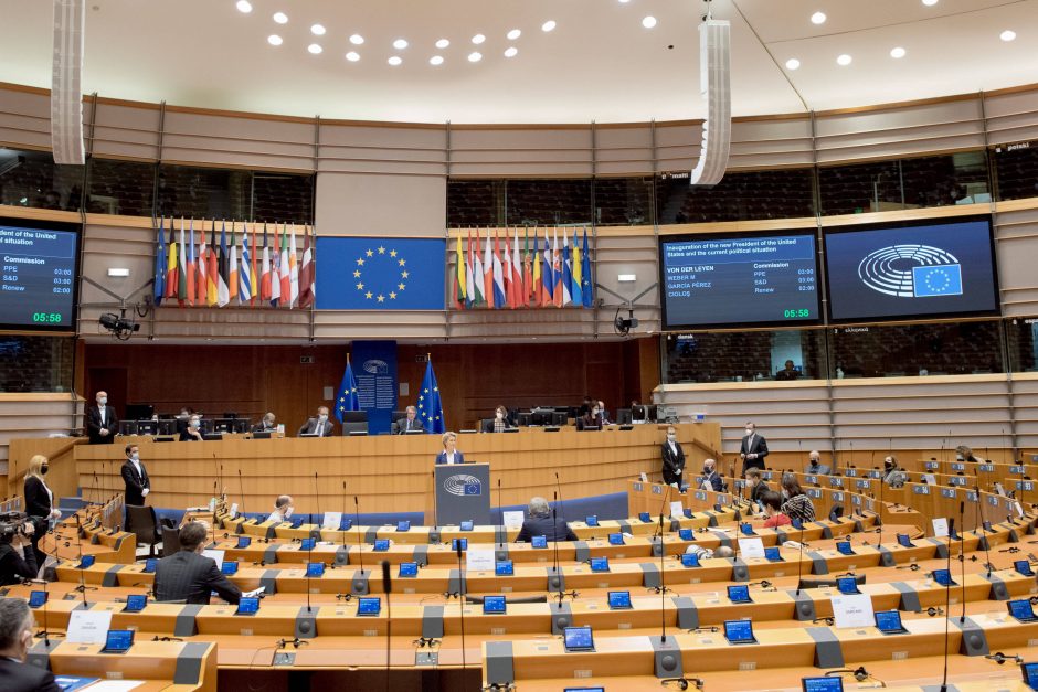 Europos Parlamentas griežtai smerkia prieš LGBTIQ nukreiptą Vengrijos įstatymą
