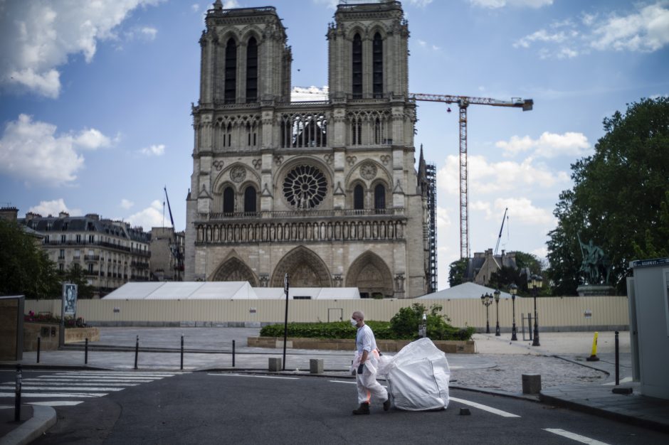Paryžiaus Dievo Motinos katedroje atnaujinami remonto darbai