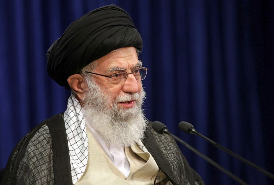 Irano dvasinis lyderis A. Khamenėjus apkaltino JAE išdavus islamo pasaulį