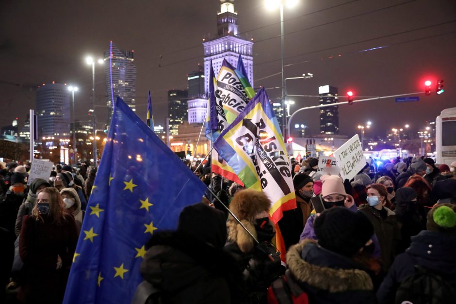 Lenkai trečią dieną iš eilės protestavo prieš abortų draudimą