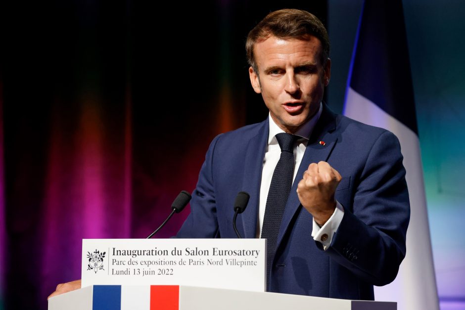 Prancūzijos prezidentas ragina didinti šalies karinį biudžetą