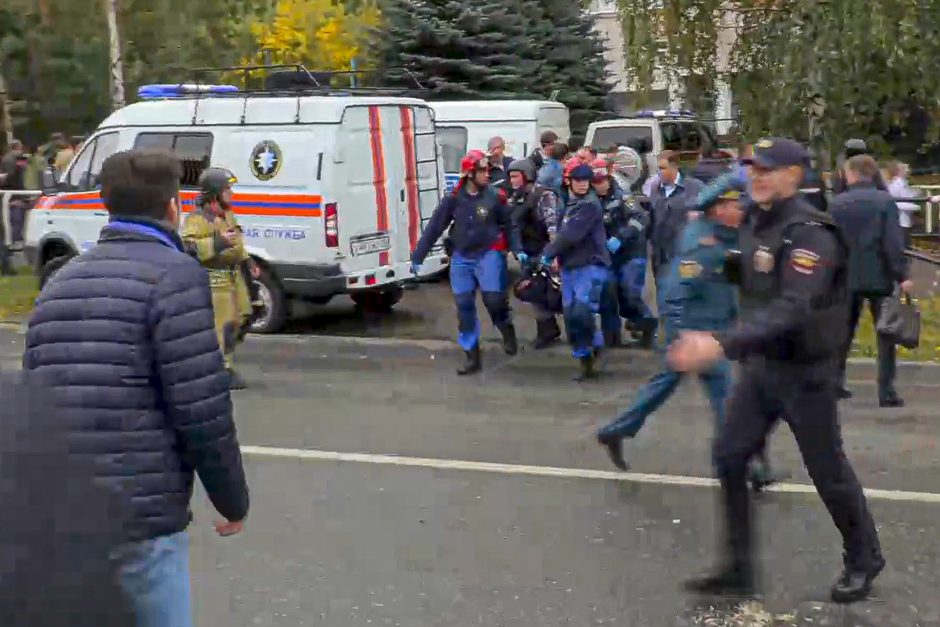 Rusija į Maskvą evakuos per šaudynes mokykloje sužeistus žmones
