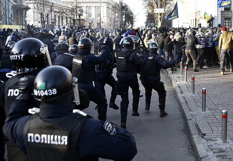 Kijeve protestuotojams susirėmus su policija sužeisti 19 žmonių